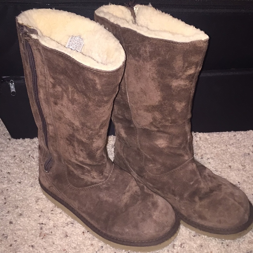 Uggs - Picture 2 of 3
